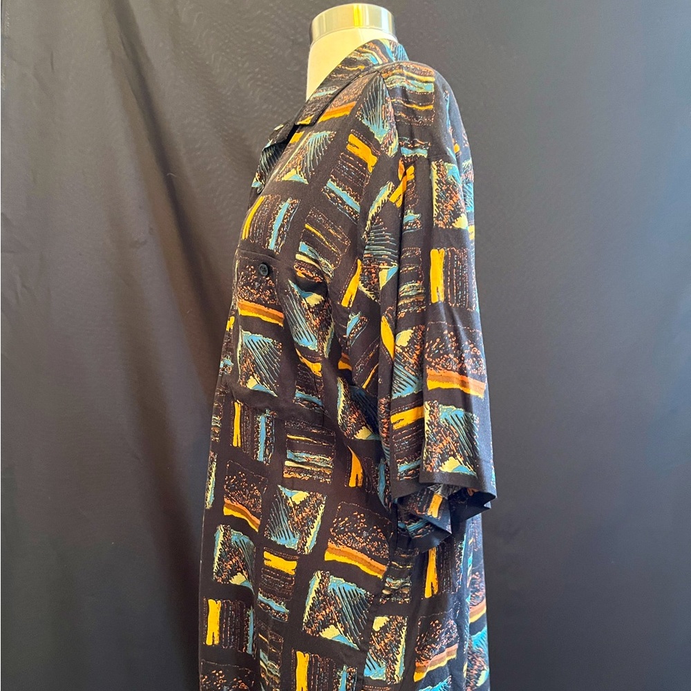 Funky button-up - Picture 3 of 4
